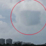 Video-Woman Filmed a giant Cube-Shaped UFO Hidden Between The Clouds – It Happened In Florida